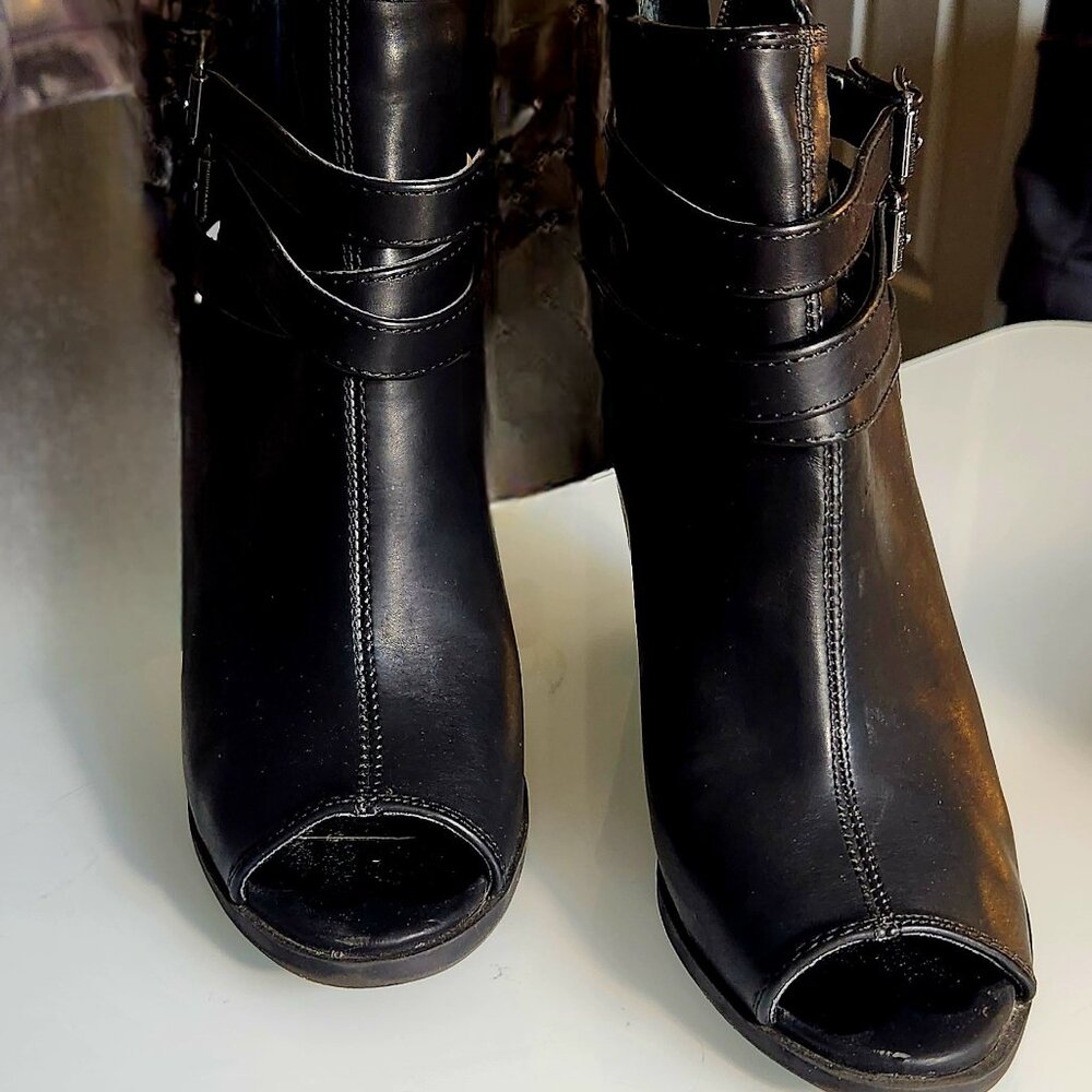 Vera Wang Ladies 9.5 Bootie
